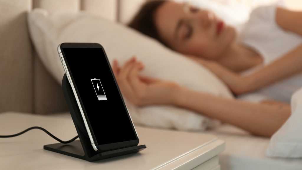 Celular Carregando à Noite: Perigo ou Liberdade? A Resposta Definitiva