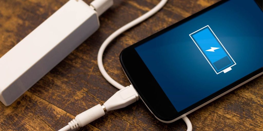 Seu celular morrendo rápido? Descubra os vilões da bateria e como vencê-los