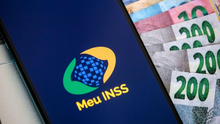 Olho no extrato: descontos indevidos no INSS dão direito a devolução em dobro e indenização ao segurado